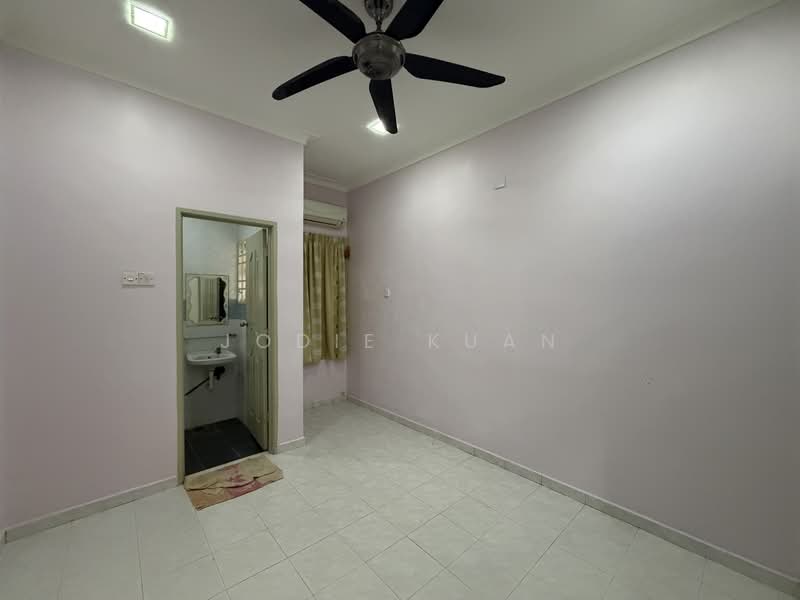 Rumah Teres 1 Tingkat untuk Dijual di Klebang Ria (Chemor) - Jodie Kuan - Master Bedroom - PropertyGuru.com.my