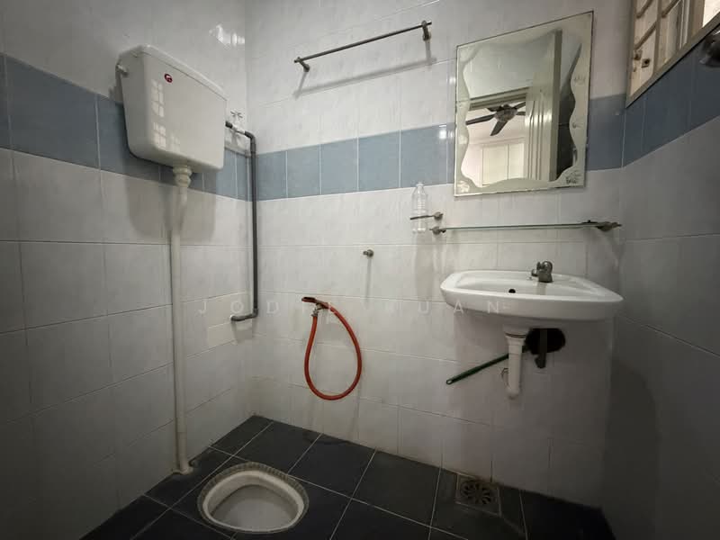 Rumah Teres 1 Tingkat untuk Dijual di Klebang Ria (Chemor) - Jodie Kuan - Master Bedroom attached bathroom - PropertyGuru.com.my
