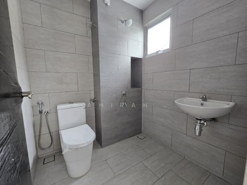 Rumah Teres 2 Tingkat untuk Dijual di Serene Heights (Semenyih) - Mahirah . - Bathroom - PropertyGuru.com.my