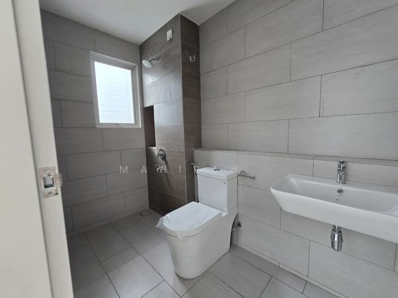 Rumah Teres 2 Tingkat untuk Dijual di Serene Heights (Semenyih) - Mahirah . - Bathroom - PropertyGuru.com.my