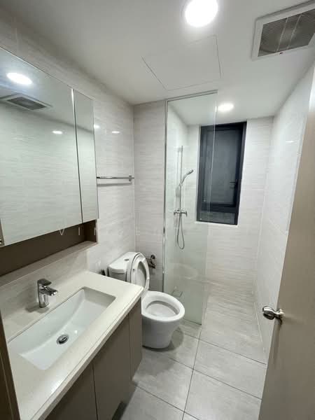 Servis Apartment untuk Disewa di Baron Residence @ Lake City - Vincent Lai - Bathroom - PropertyGuru.com.my