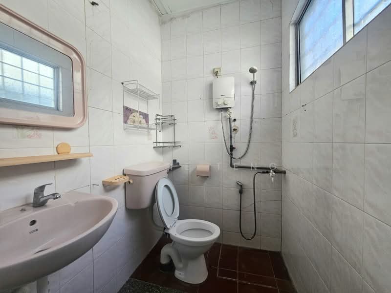 2-storey Terraced House for Sale in Seksyen 2, Taman Kinrara (Puchong) - Willie Teng - Bathroom - PropertyGuru.com.my