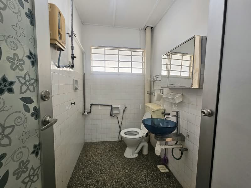2-storey Terraced House for Sale in Seksyen 2, Taman Kinrara (Puchong) - Willie Teng - Bathroom - PropertyGuru.com.my