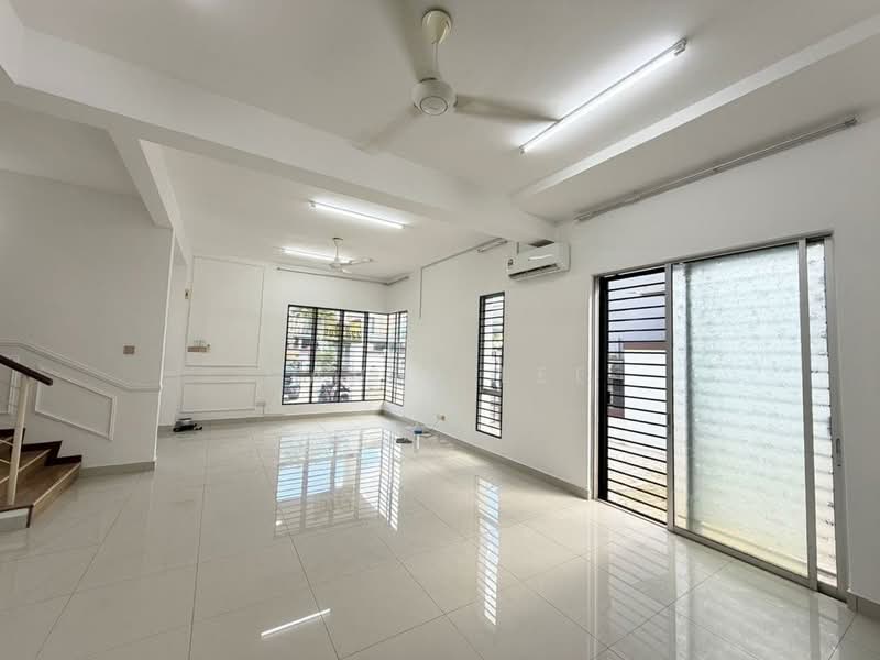 Rumah Kluster untuk Disewa di Rawang (Selangor) - David Lee - Living Room - PropertyGuru.com.my