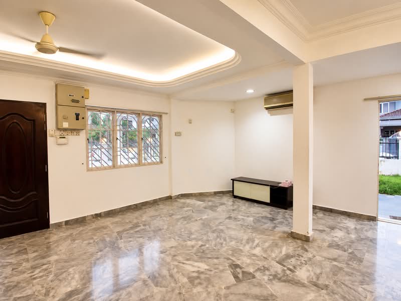 1.5-storey Terraced House for Rent in Usj 12 (Subang Jaya) - KH Khoo - Living Room - PropertyGuru.com.my
