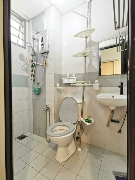 Pangsapuri untuk Dijual di 162 Residency - Muhammad Ezwan - Bathroom - PropertyGuru.com.my
