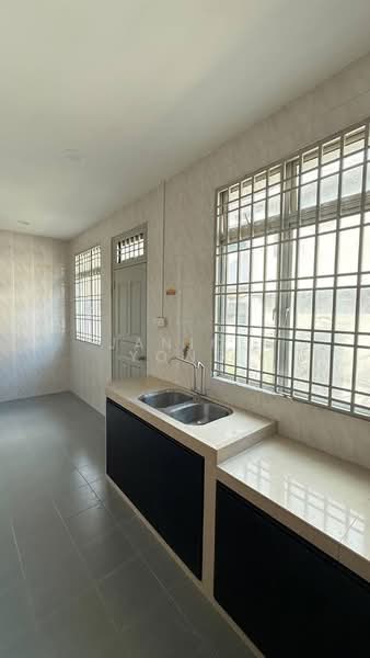 Rumah Teres 2 Tingkat untuk Dijual di Taman Austin Perdana (Tebrau) - Janice Yong - Kitchen - PropertyGuru.com.my