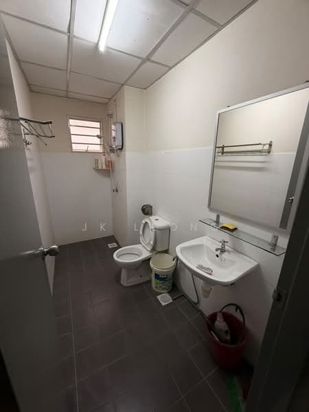 Kondominium untuk Disewa di Casa Idaman - JK Leong - Bathroom - PropertyGuru.com.my