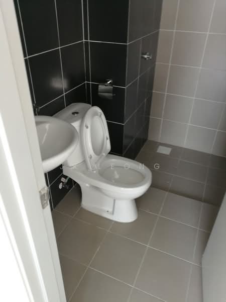 Service Residence for Sale at The Zizz @ Damansara North - JK Leong - Bathroom - PropertyGuru.com.my