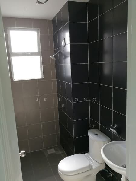 Service Residence for Sale at The Zizz @ Damansara North - JK Leong - Bathroom - PropertyGuru.com.my
