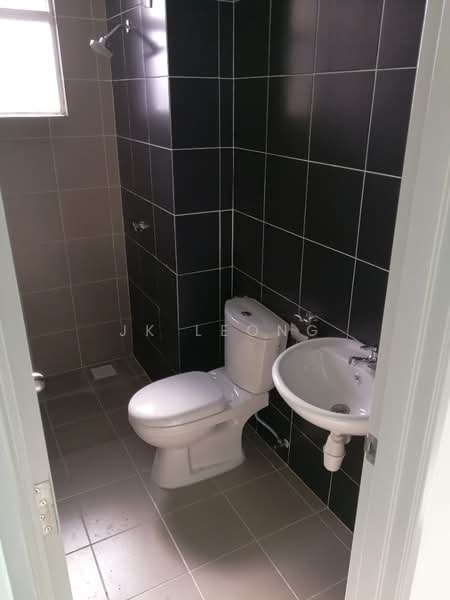 Service Residence for Sale at The Zizz @ Damansara North - JK Leong - Bathroom - PropertyGuru.com.my