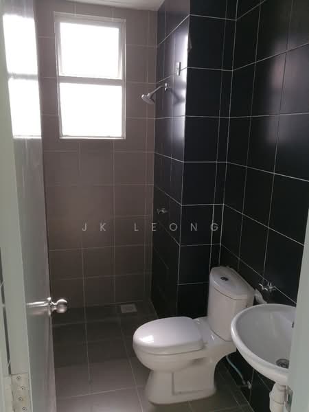 Service Residence for Sale at The Zizz @ Damansara North - JK Leong - Bathroom - PropertyGuru.com.my