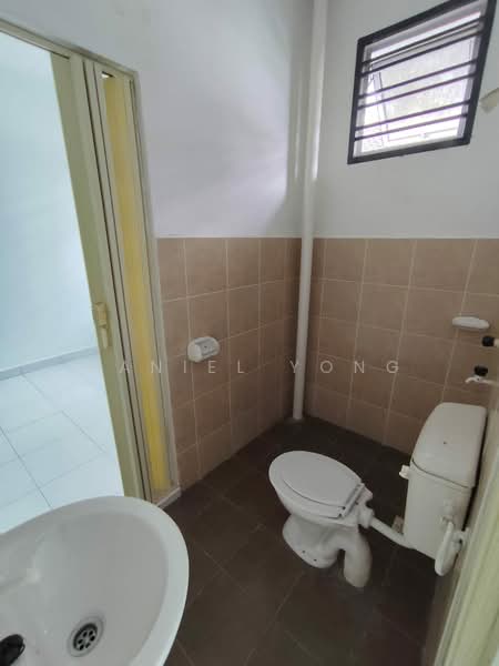 Rumah Teres 2 Tingkat untuk Dijual di Taman Scientex Senai (Senai) - Daniel Yong - Bathroom - PropertyGuru.com.my