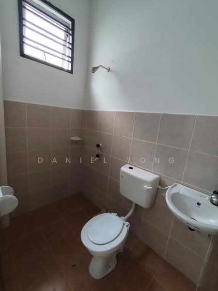 Rumah Teres 2 Tingkat untuk Dijual di Taman Scientex Senai (Senai) - Daniel Yong - Bathroom - PropertyGuru.com.my