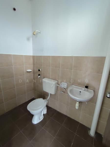 Rumah Teres 2 Tingkat untuk Dijual di Taman Scientex Senai (Senai) - Daniel Yong - Bathroom - PropertyGuru.com.my