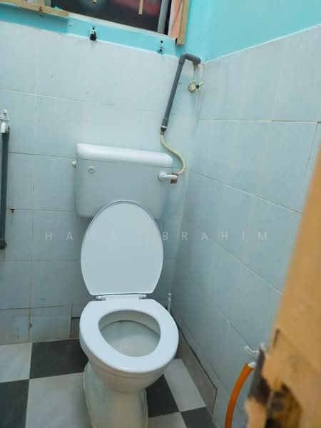 1-storey Terraced House for Sale in Taman Desa Cempaka (Nilai) - Hawa Ibrahim - Bathroom - PropertyGuru.com.my