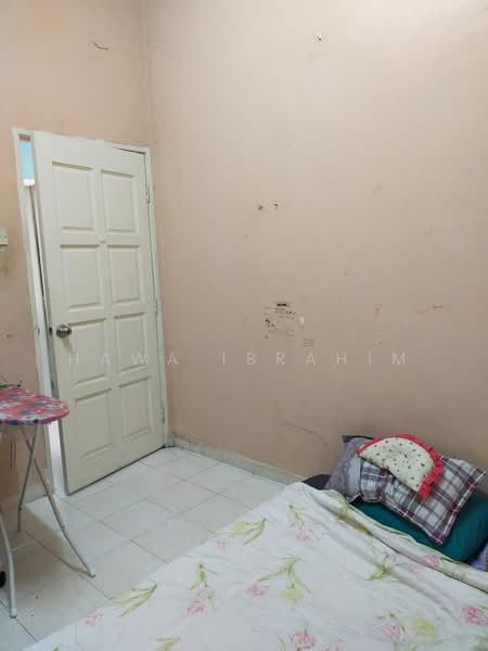 1-storey Terraced House for Sale in Taman Desa Cempaka (Nilai) - Hawa Ibrahim - Bedroom - PropertyGuru.com.my