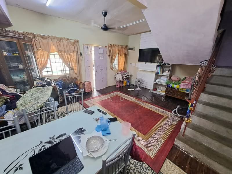 2-storey Terraced House for Sale in TAMAN PUCHONG UTAMA (Puchong) - Sa'a Nordin - Living Room - PropertyGuru.com.my