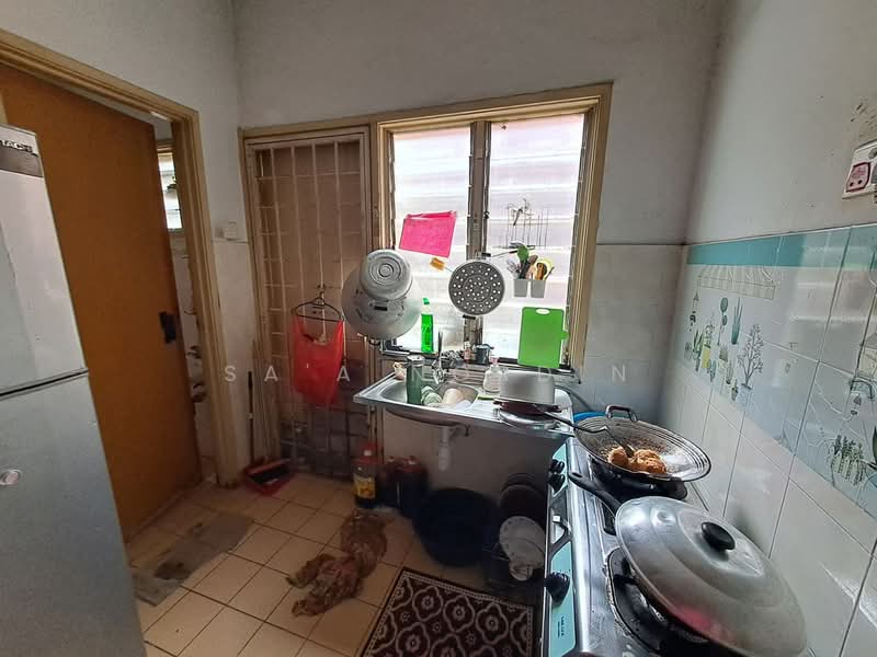 2-storey Terraced House for Sale in TAMAN PUCHONG UTAMA (Puchong) - Sa'a Nordin - Kitchen - PropertyGuru.com.my