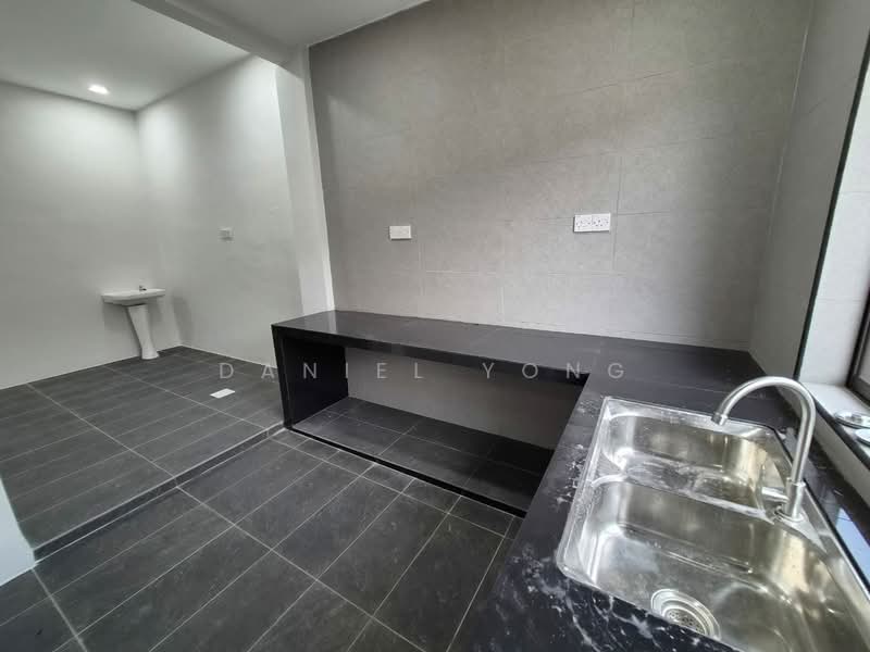 1-storey Terraced House for Sale in Bandar Putra (Kulai) - Daniel Yong - Kitchen - PropertyGuru.com.my