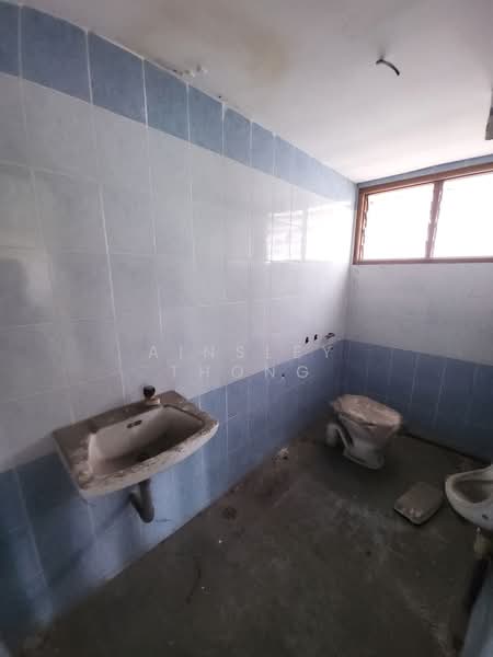 Shop / Office for Sale in Gopeng (Perak) - Ainsley Thong - Bathroom - PropertyGuru.com.my