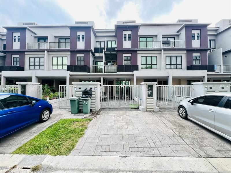 Rumah Bandar untuk Dijual di Bandar Puteri Bangi (Bangi) - Hawa Ibrahim - Exterior - PropertyGuru.com.my
