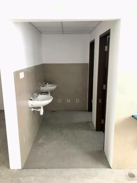 Shop / Office for Sale in Taman JP Perdana (Johor Bahru) - Jesmond Lee - Bathroom - PropertyGuru.com.my