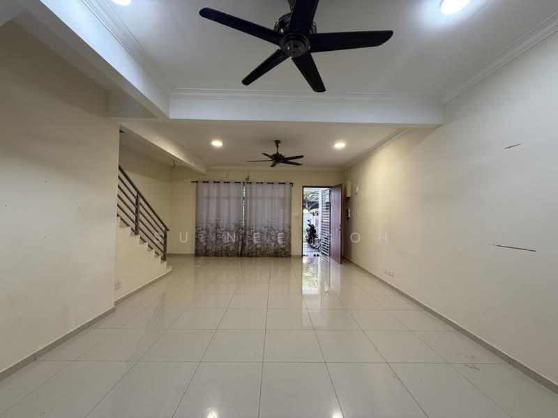2-storey Terraced House for Rent in Bandar Tasik Puteri (Rawang) - Su Nee Goh - Living Room - PropertyGuru.com.my