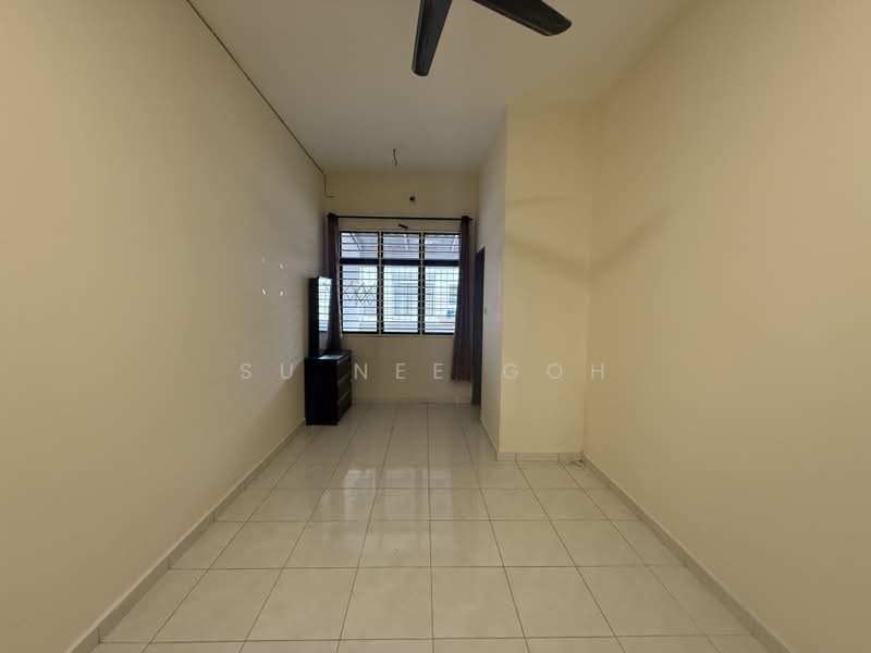 2-storey Terraced House for Rent in Bandar Tasik Puteri (Rawang) - Su Nee Goh - Living Room - PropertyGuru.com.my