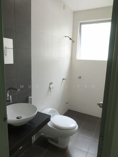 Townhouse for Sale in Bandar Utama (Selangor) - Mun Wai Yan - Bathroom - PropertyGuru.com.my