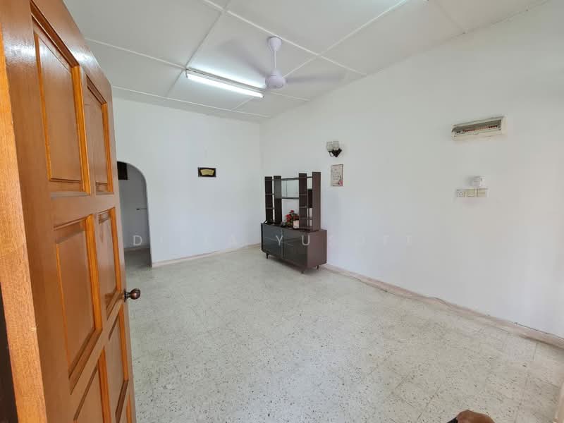 Rumah Teres 1 Tingkat untuk Dijual di Seremban (Negeri Sembilan) - DILLA YUSOFF - Living Room - PropertyGuru.com.my
