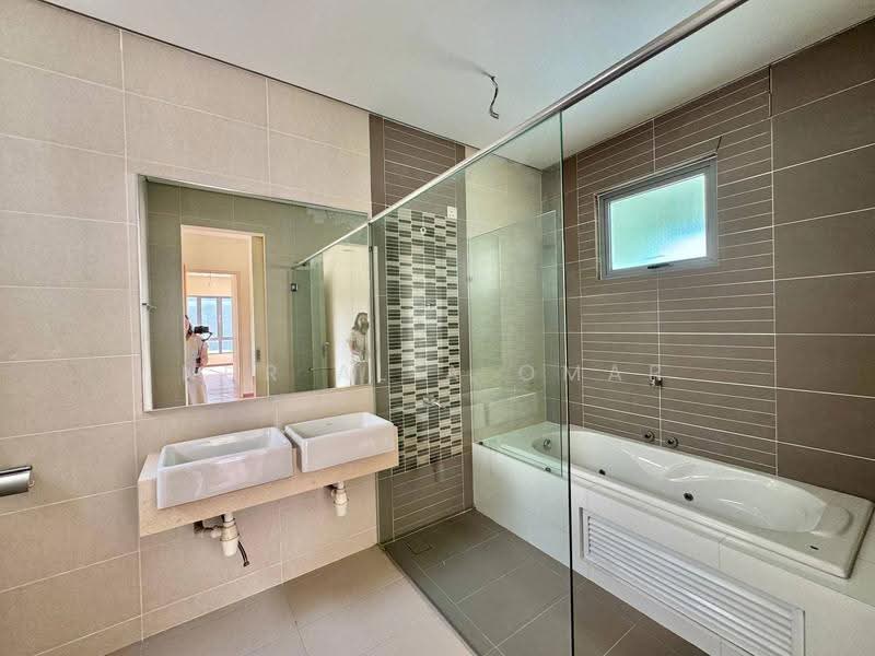 Rumah Berkembar untuk Dijual di Denai Alam (Shah Alam) - Nur Alia Omar - Bathroom - PropertyGuru.com.my