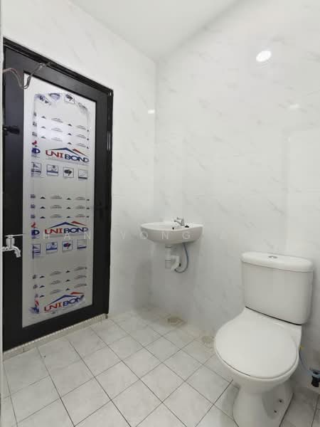 2-storey Terraced House for Sale in Taman Mount Austin (Tebrau) - Han Yong Ang - Bathroom - PropertyGuru.com.my