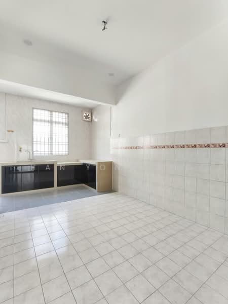 2-storey Terraced House for Sale in Taman Mount Austin (Tebrau) - Han Yong Ang - Kitchen - PropertyGuru.com.my