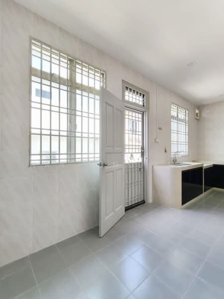 2-storey Terraced House for Sale in Taman Mount Austin (Tebrau) - Han Yong Ang - Kitchen - PropertyGuru.com.my