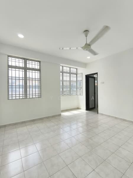 2-storey Terraced House for Sale in Taman Mount Austin (Tebrau) - Han Yong Ang - Living Room - PropertyGuru.com.my