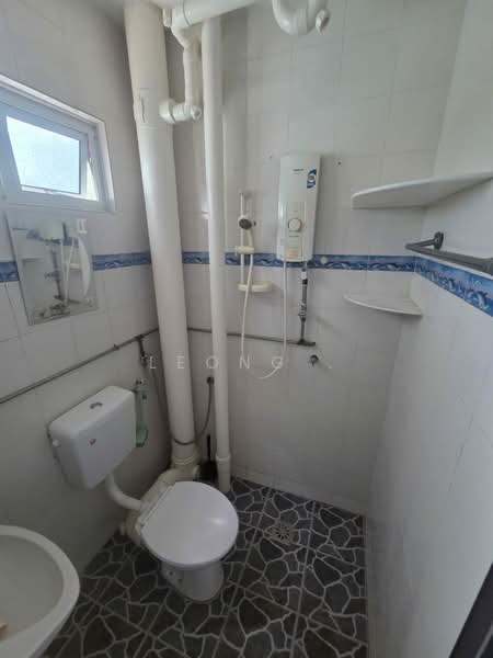 Apartment for Rent at Sri Ivori Apartment - Leong . - Bathroom - PropertyGuru.com.my