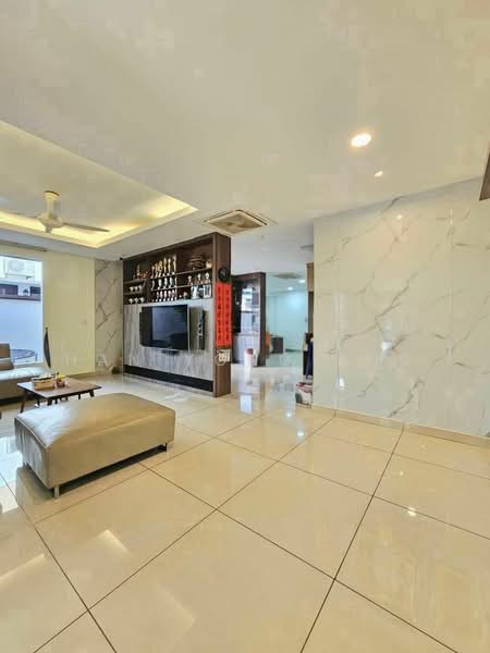 Cluster House for Sale in Taman Gaya (Ulu Tiram) - Han Yong Ang - Living Room - PropertyGuru.com.my