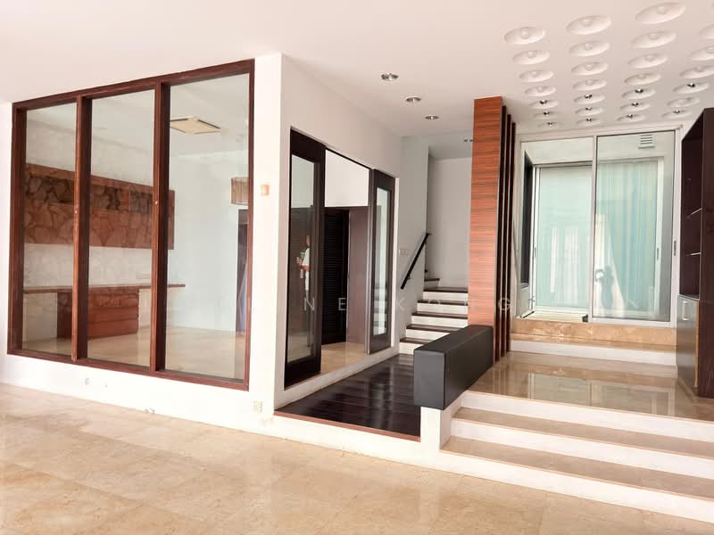 2-storey Terraced House for Rent in Sierramas West (Sungai Buloh) - Celine Kong - Entrance - PropertyGuru.com.my