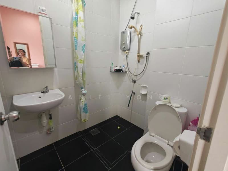Cluster House for Sale in Setia Tropika (Johor Bahru) - Daniel Yong - Bathroom - PropertyGuru.com.my