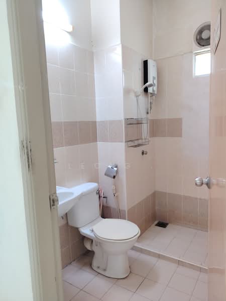 Semi-Detached House for Rent in Teluk Kumbar (Penang) - Leong . - Bathroom - PropertyGuru.com.my