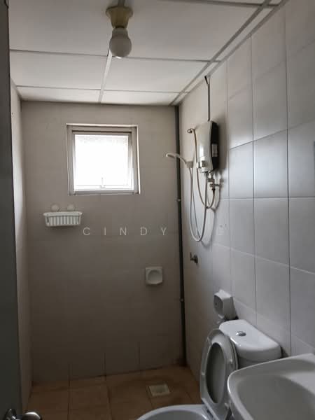 Kondominium untuk Dijual di Main Place Residence - Cindy Ng - Bathroom - PropertyGuru.com.my