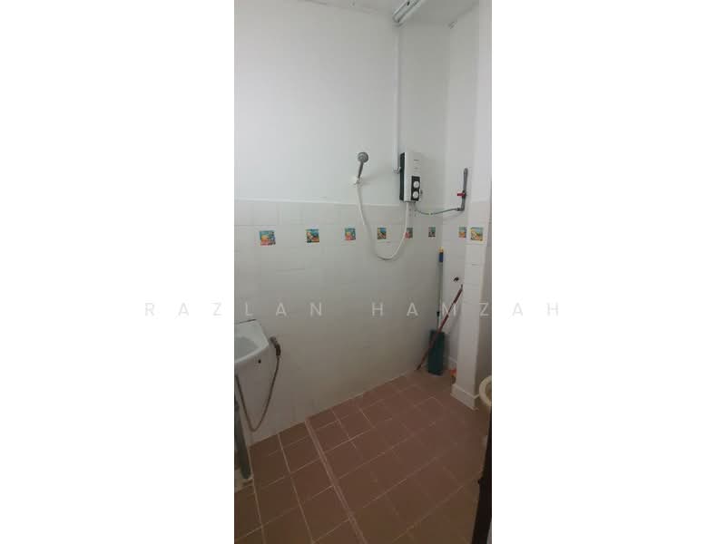1-storey Terraced House for Sale in Setapak (Kuala Lumpur) - Razlan Hamzah - Bathroom - PropertyGuru.com.my