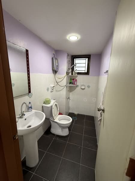 Pangsapuri untuk Dijual di Vista Seri Alam - Joseph Goh - Bathroom - PropertyGuru.com.my