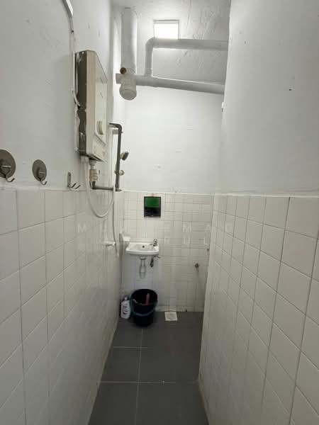 Apartment for Rent at Teratai Mewah Apartment Block 4 & 6 - Muhammad Amerul - Bathroom - PropertyGuru.com.my
