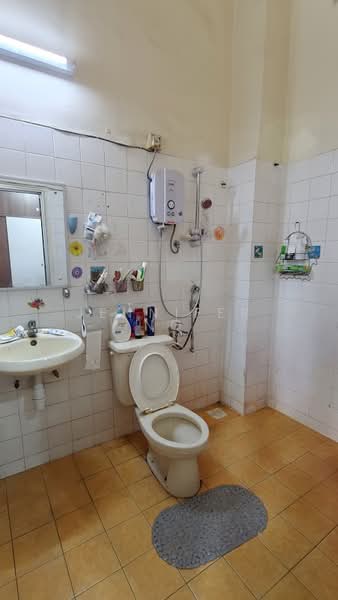 Rumah Teres 2 Tingkat untuk Dijual di Usj 3 (Subang Jaya) - Jennifer Ng - Bathroom - PropertyGuru.com.my