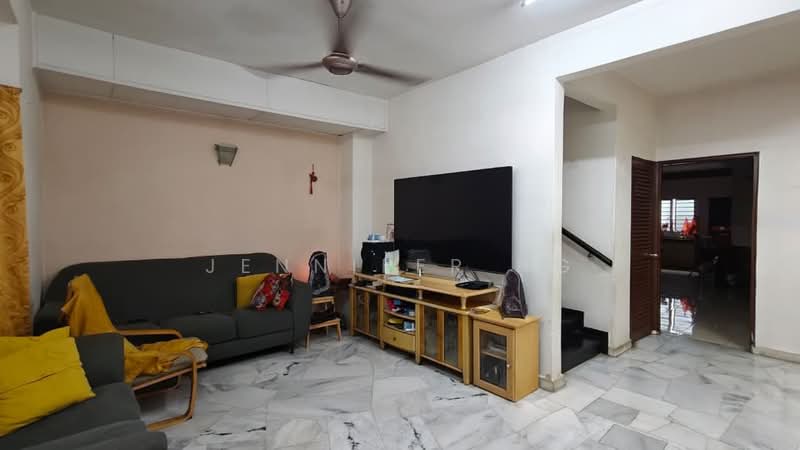Rumah Teres 2-Tingkat untuk Dijual di Usj 3 (Subang Jaya) - Jennifer Ng - Living Room - PropertyGuru.com.my