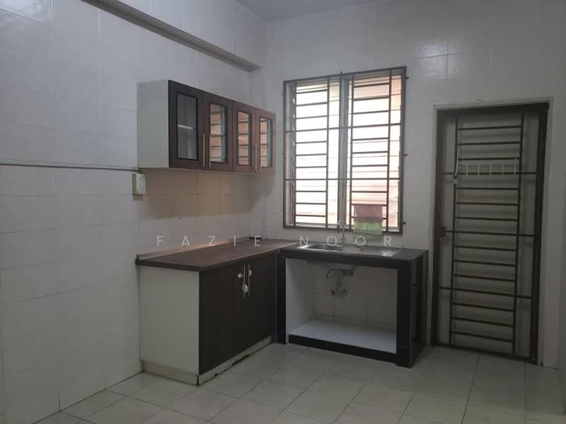Rumah Teres 2 Tingkat untuk Dijual di Alam Budiman (Shah Alam) - Fazie Noor - Kitchen - PropertyGuru.com.my