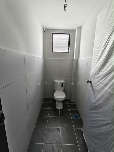 Shop / Office for Sale in Ayer Molek (Melaka) - Angie Ng - Bathroom - PropertyGuru.com.my