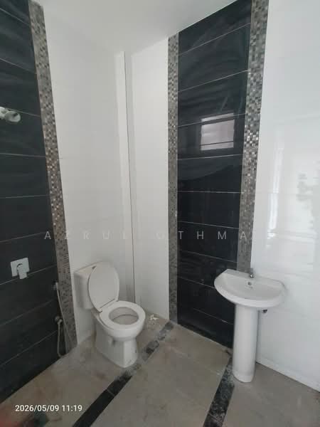 Semi-Detached House for Sale in Senawang (Negeri Sembilan) - Azrul Othman - Bathroom - PropertyGuru.com.my